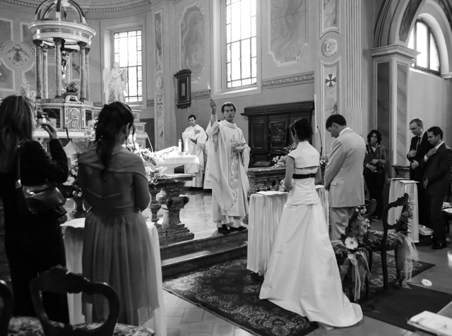  Chiesa di Mirazzano Peschiera Borromeo foto matrimonio benedizione sposi
