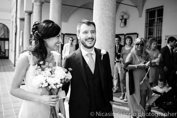 sposi all'ingresso Reportage di matrimonio tra Corbetta e Gaggiano
