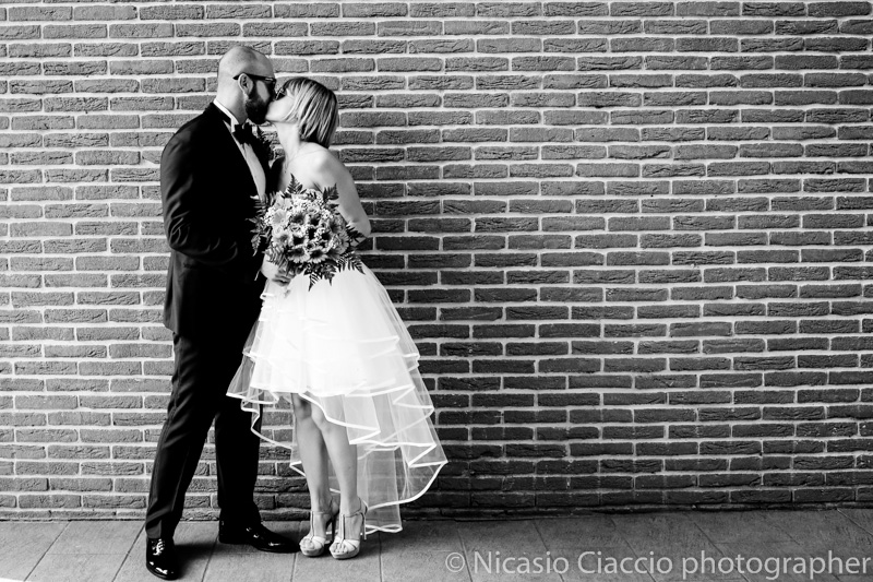 ritratto sposi Antico Borgo della Certosa. fotografo matrimonio pavia