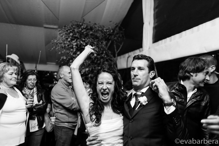 gioia della sposa durante balli