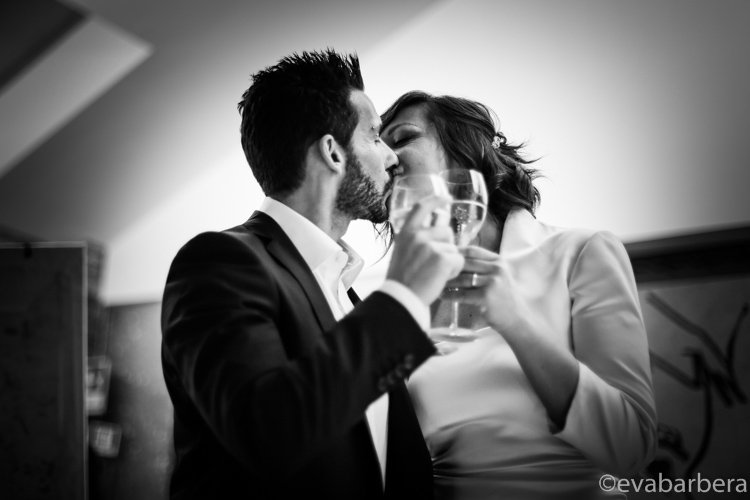 Bacio e brindisi finale degli sposi matrimonio lodi (28)