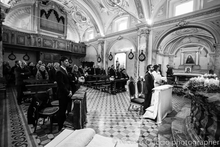 matrimonio lodi Veduta della chiesa con sposi