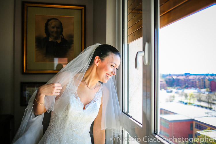 Sposa alla finestra-matrimonio-villa-acquaroli-2