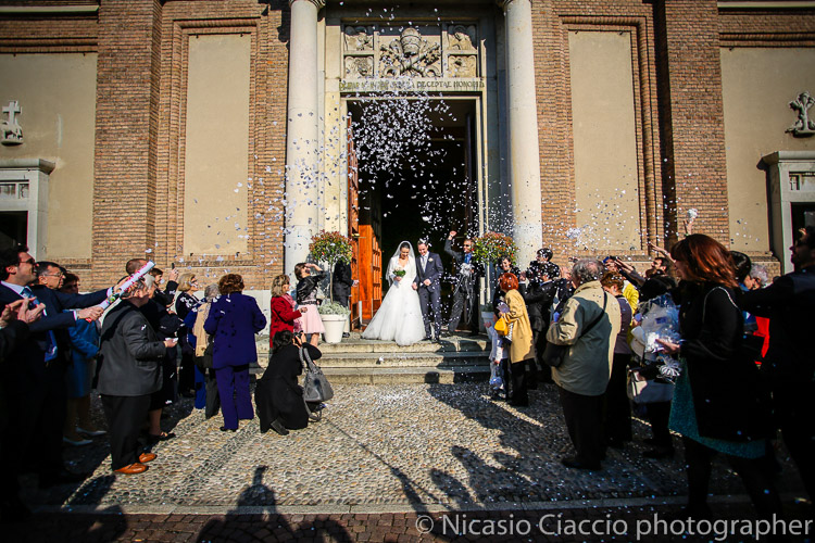 Lancio riso  Chiesa Santa Maria Cernusco sul naviglio0025-matrimonio-villa-acquaroli-2