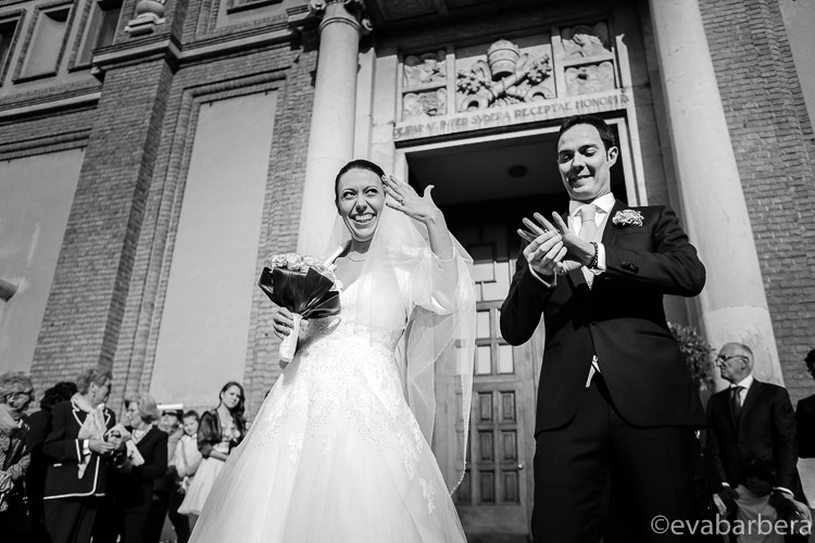 ingresso con sposi Chiesa Santa Maria Cernusco sul naviglio 0027-matrimonio-villa-acquaroli