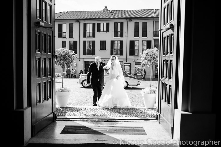 ingresso in chiesa sposa 016-matrimonio-villa-acquaroli-2