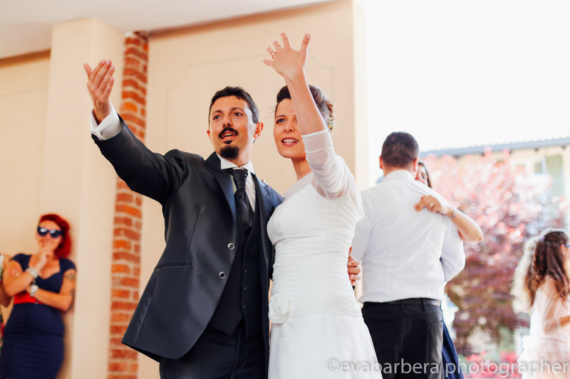 Sposi incitano tutti a ballare-Matrimonio Molino Santa Marta