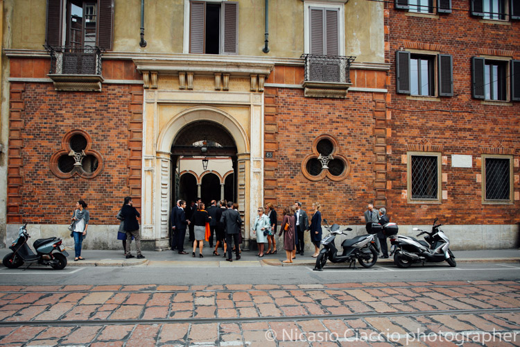 Ingresso di Casa Atellani su corso magenta, Milano. Location perfetta per matrimoni ed eventi eleganti