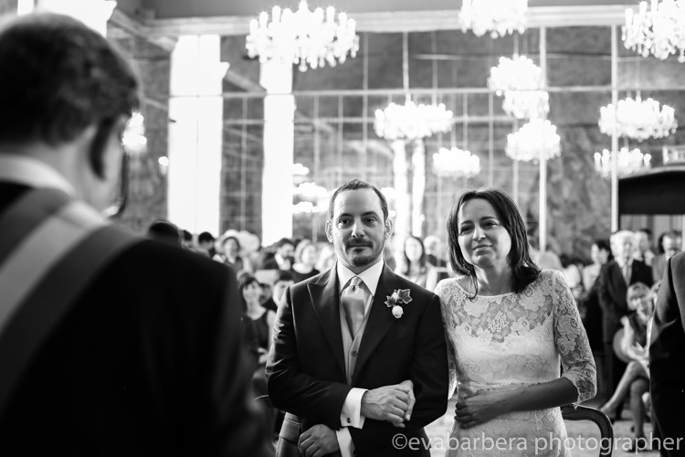 Sposi durante la cerimonia prezzo Palazzo reale sala degli specchi - foto matrimonio milano officine del volo