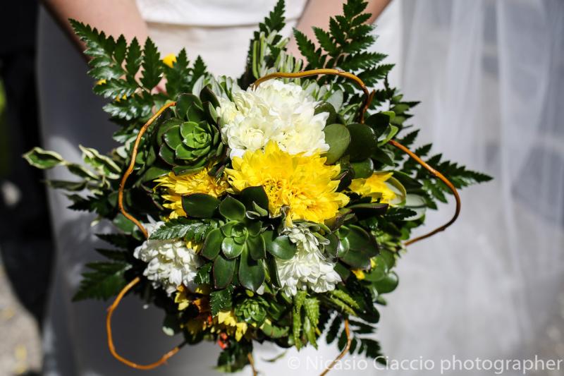 Bouquet Sposa con piante grasse fiori gialli e bianchi